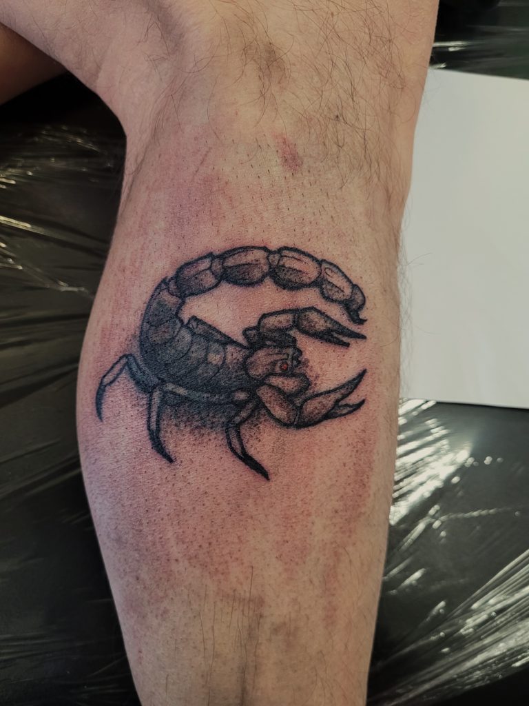 Scorpion coverup leg tattoo by our Rotterdam tattooshop